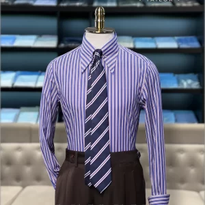 Áo sơ mi nam dài tay – Dáng ôm, họa tiết kẻ sọc đỏ xanh trắng, thiết kế cổ kim găm (Pin collar) cổ nhọn bản to kiểu Anh-Ý lịch lãm
